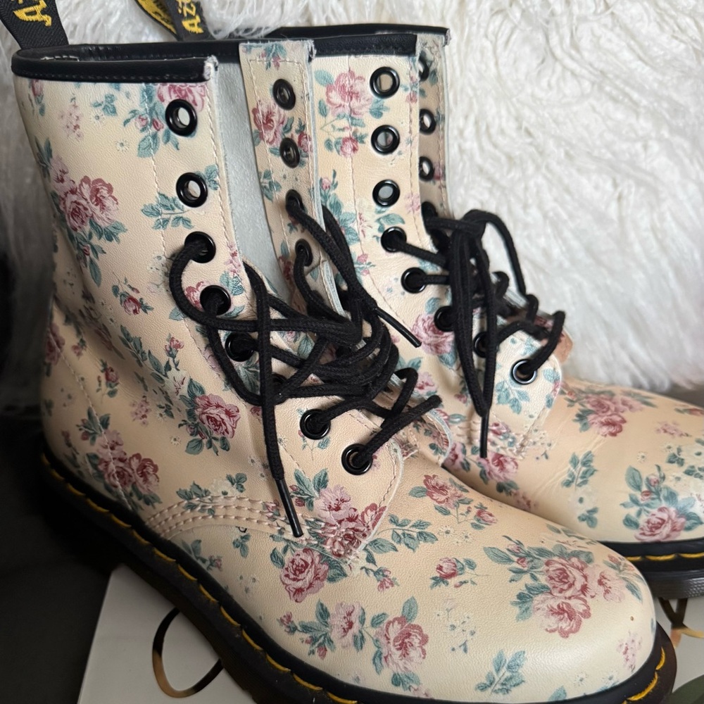 Dr. Martens Cream Floral Lace-Up Boots